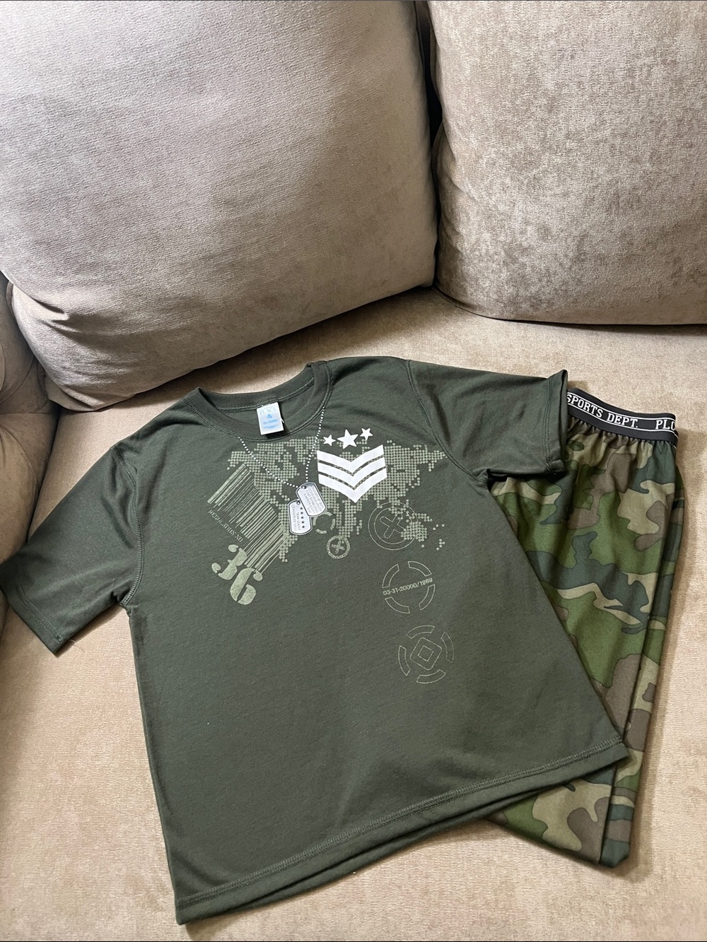 NWT The Children's Place Olive Green Graphic Tee & Camo Pajama Set M 7/8